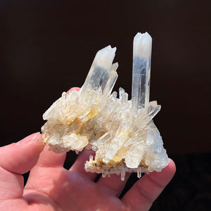 quartz cluster in hand 